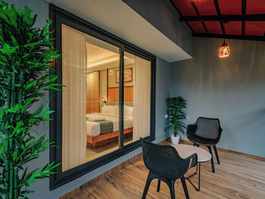 Premium Room | Hypo-allergenic bedding, minibar, individually decorated