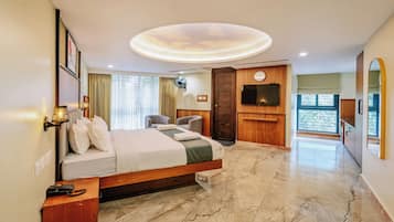 Deluxe Room | Laptop workspace, free WiFi