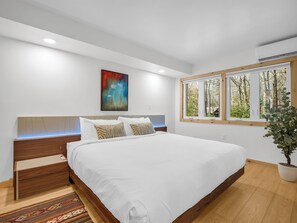 5 bedrooms, desk, iron/ironing board, free WiFi
