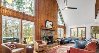 Luxury•5 Kings•MTN Views and Lake Access•FirePit•EVCharger•PoolTable