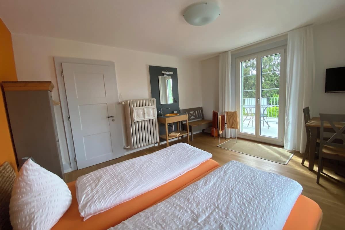 Classic Apartment, 3 Bedrooms | Desk, free WiFi