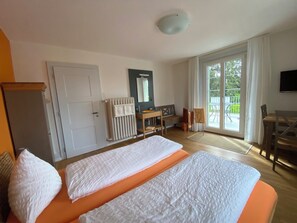 Classic Apartment, 3 Bedrooms | Free WiFi