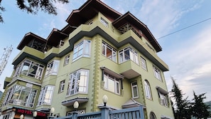 Front of property - evening/night - Hotel Indra (Srinagar)