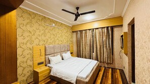 Deluxe Double Room, Patio, Mountain View | Floor plan