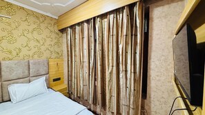 Deluxe Double Room, Patio, Mountain View | Desk, laptop workspace, iron/ironing board, free WiFi