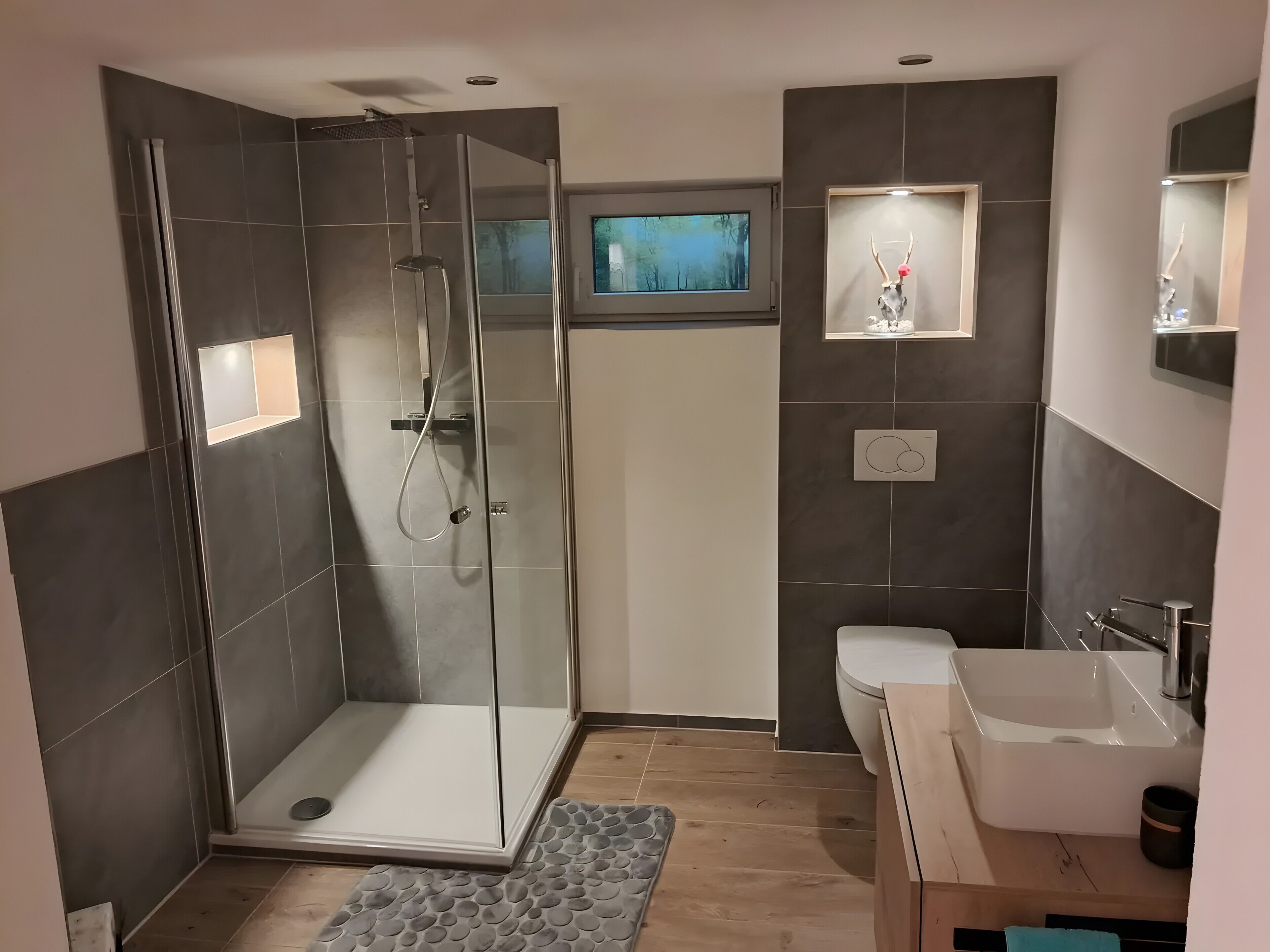 Shower, free toiletries, hair dryer, towels