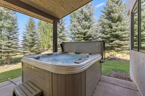 Bañera de hidromasaje exterior