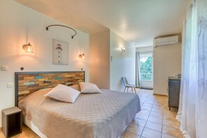 2 habitaciones, tabla de planchar con plancha, wifi y ropa de cama 