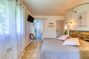 2 slaapkamers, een strijkplank/strijkijzer, wifi, beddengoed