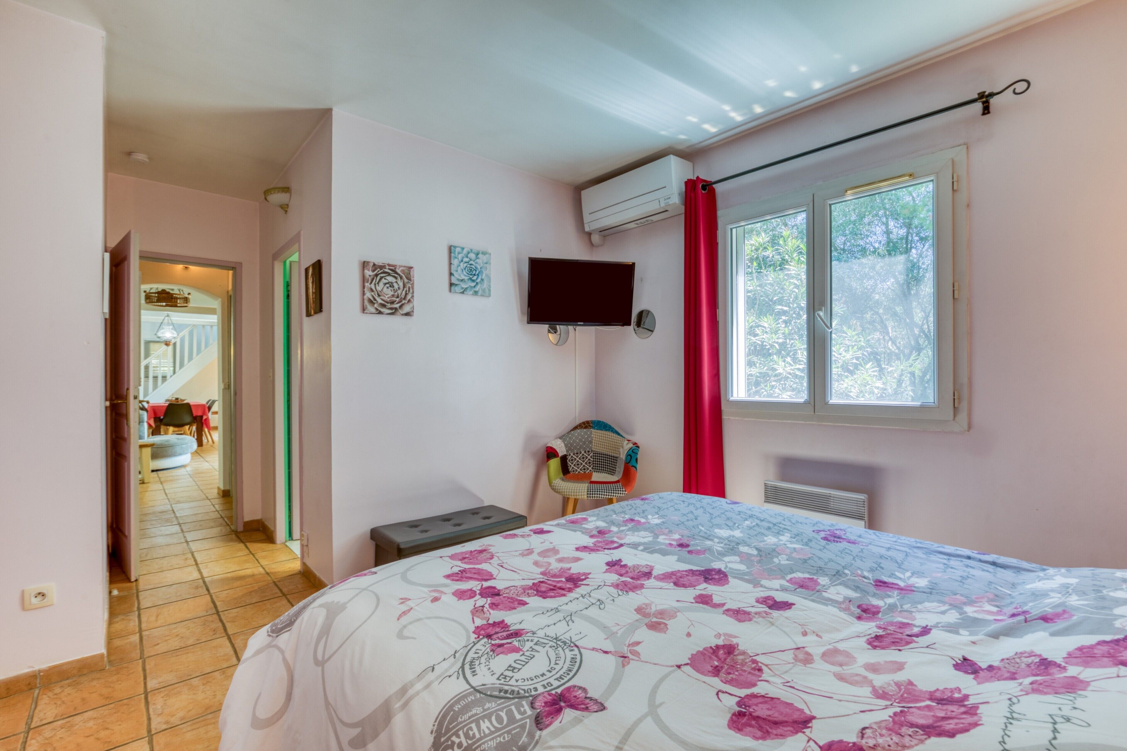 2 chambres, fer et planche à repasser, Wi-Fi, draps fournis