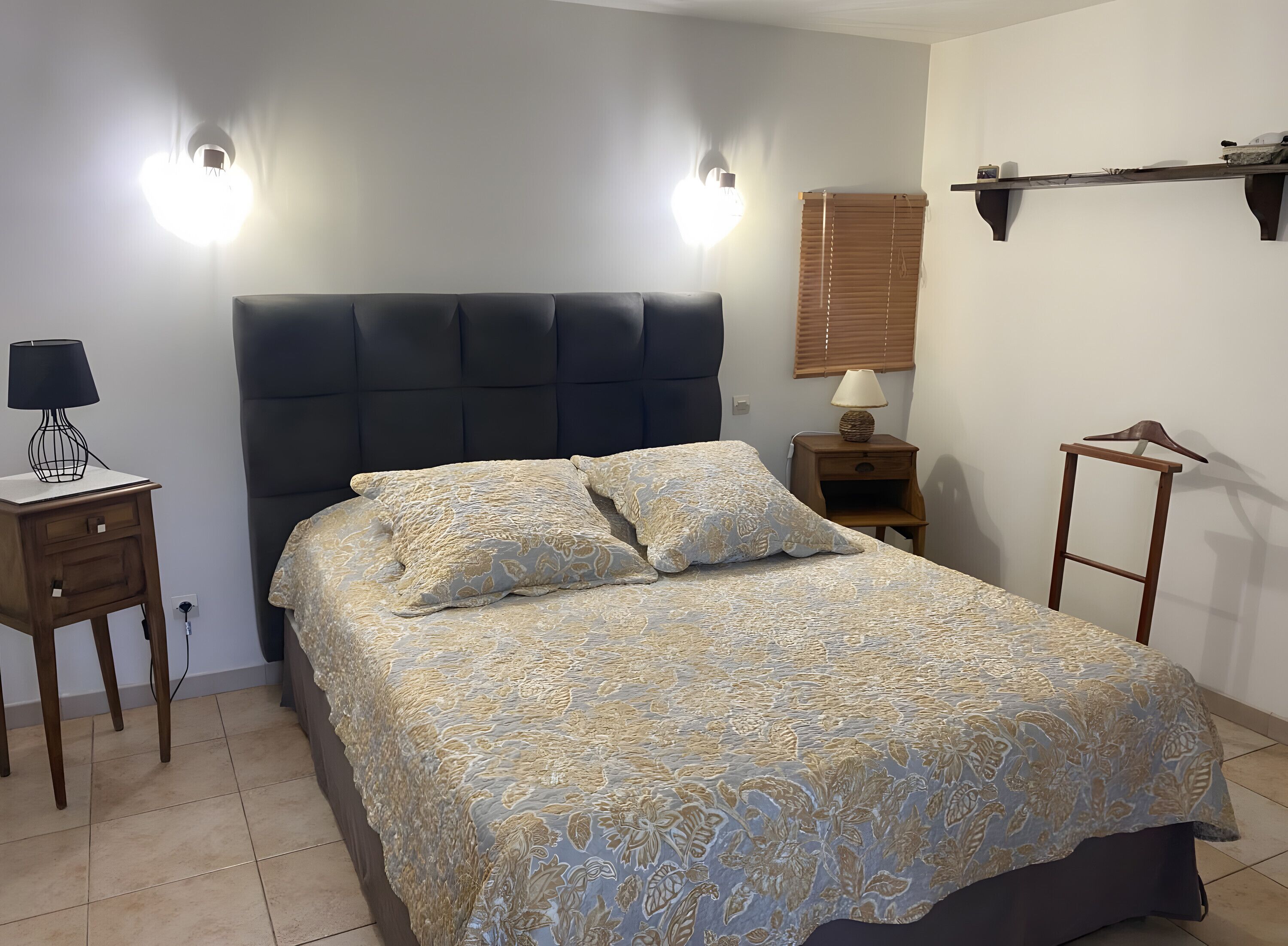 1 chambre, fer et planche à repasser, Wi-Fi, draps fournis