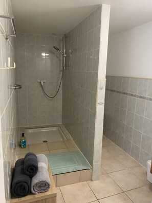 Shower, towels