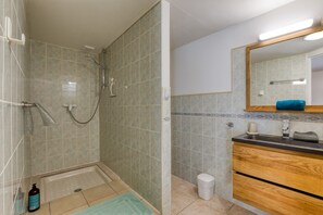 Shower, towels