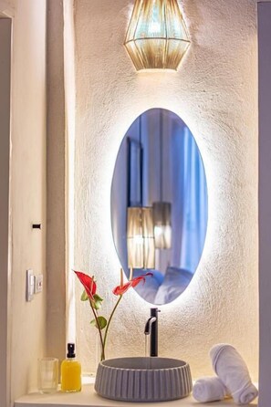 公寓, 阳台, 泳池景观 | 浴室