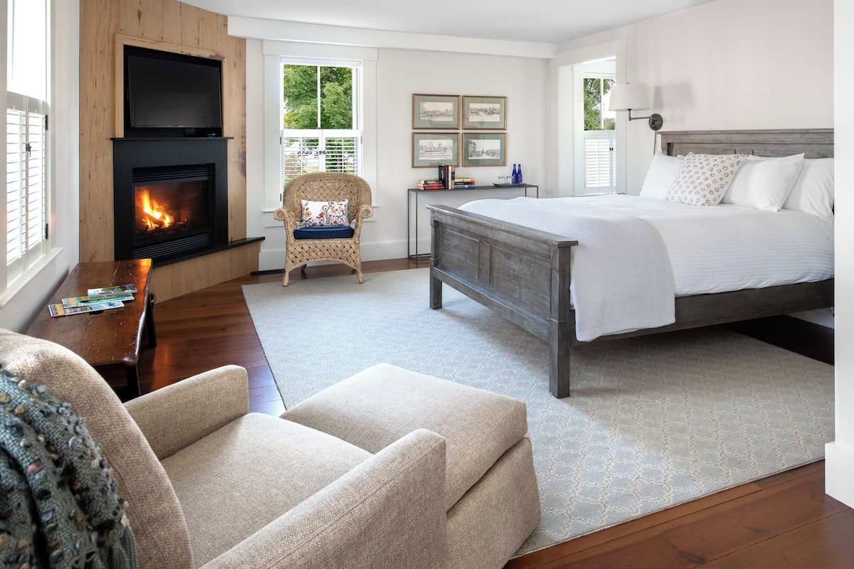 Luxury Studio Suite, Garden View | Free WiFi