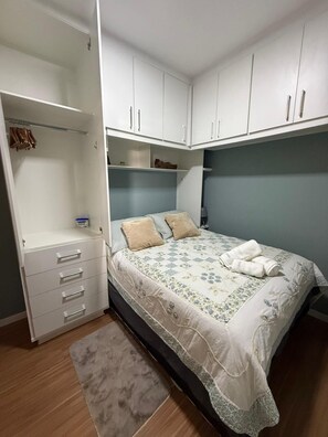 1 bedroom, iron/ironing board, internet, bed sheets
