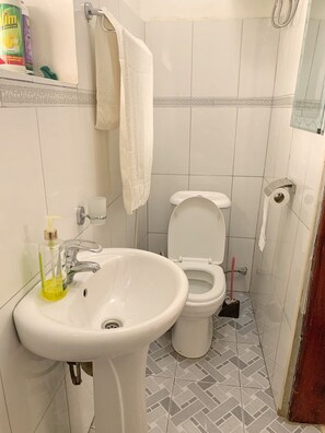 Economy Double Room | Bathroom | Combined shower/tub, slippers, towels, soap
