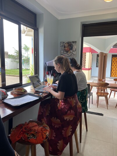 MISSIONS CAFE & GUESTHOUSE 