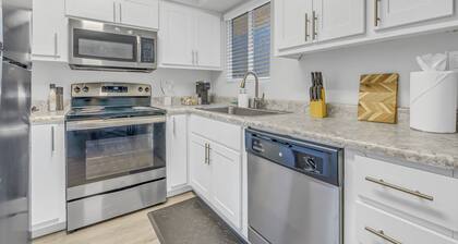 1BR/Pool/Gym/1 Mi To Banner Hospital