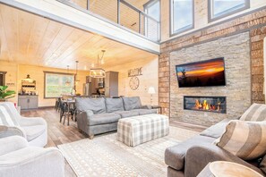 تلفزيون، مدفأة، مشغل دي في دي