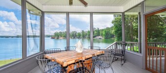 New! Point Of View at Lake Martin w/400+ ft of waterfront and sleeps 10!