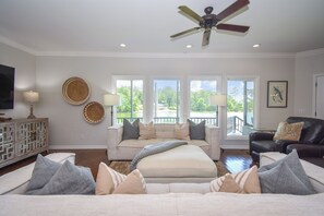 TV - Point Of View by Lake Martin Vibe w/400+ft of waterfront & sleeps 10! (Dadeville)