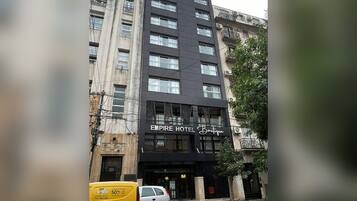 Fachada de la propiedad