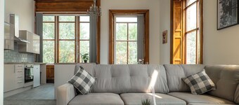 Double Story 2-Bedroom Suite In Rochdale