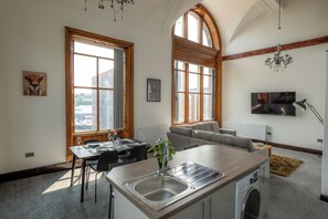 Interior - Double Story 2-Bedroom Suite In Rochdale (Rochdale)