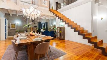 House (5 Bedrooms) | Interior