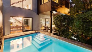 A modern two-story house with a swimming pool, large windows, and a staircase leading to the upper level. - Higgo Crescent Villa (Cape Town)