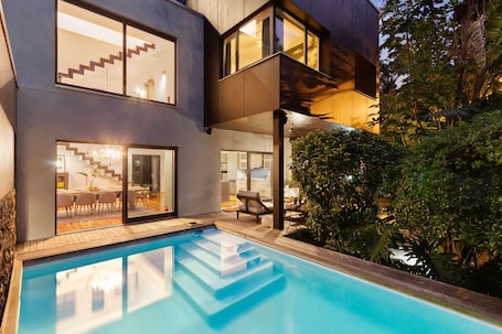 House (6 Bedrooms) | Interior
