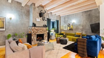 House (6 Bedrooms) | Interior