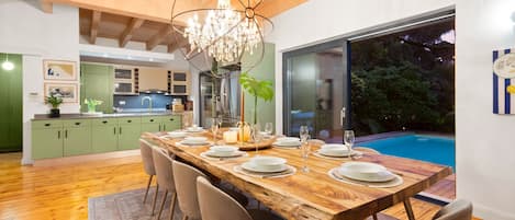 House (5 Bedrooms) | Interior