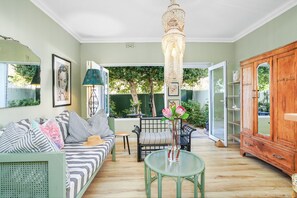 Apartment (1 Bedroom) | Interior - Mimosa Court (Cape Town)