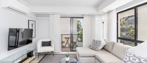 Apartment (2 Bedrooms) | Front of property