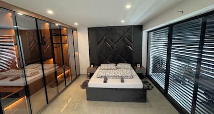 Luxury house with pool & garden - perfect for families & friends