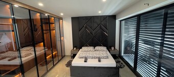 Luxury house with pool & garden - perfect for families & friends