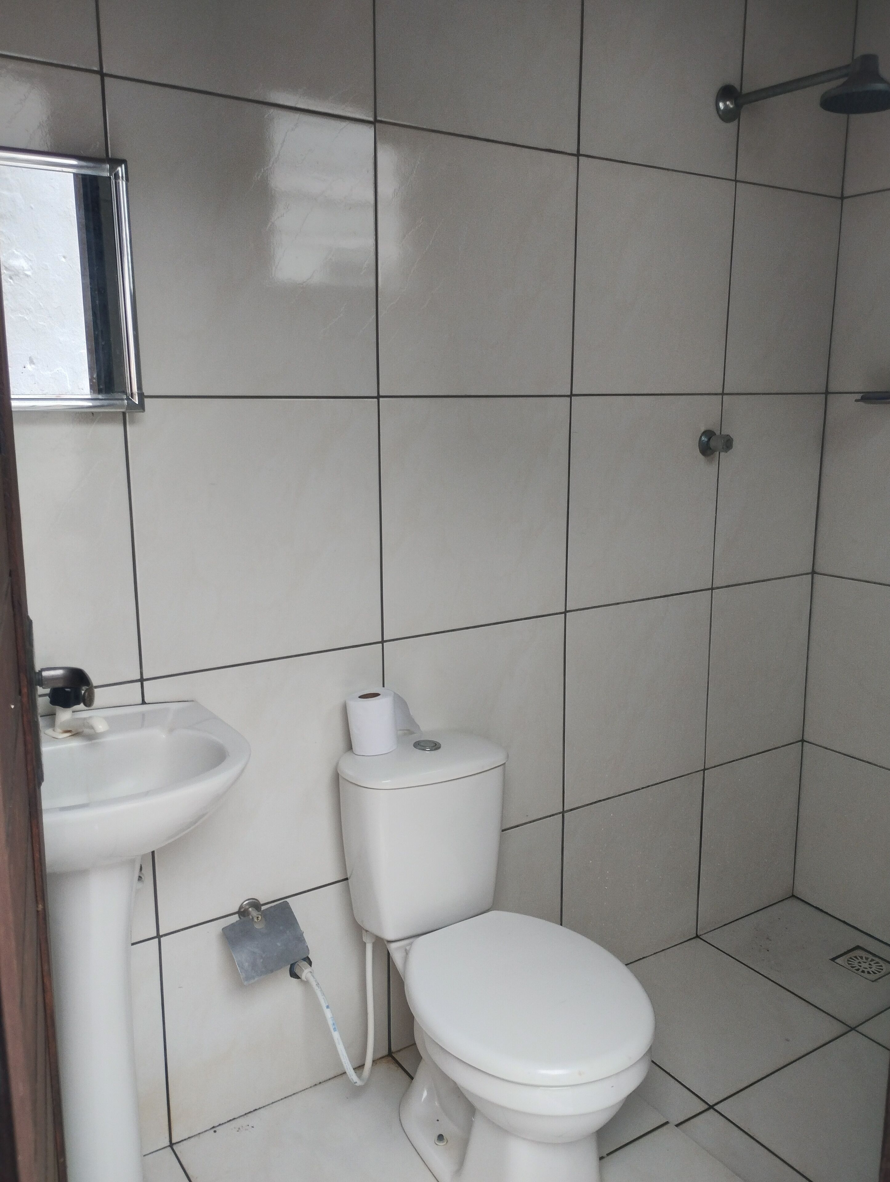 Douche, savon, papier toilette