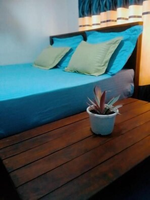 Basic Double Room, Balcony, Lake View