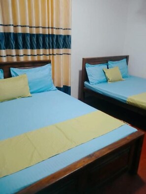 Basic Double Room, Balcony, Lake View | Desk