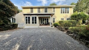 Exterior - 2 minutes to the Upperville Horse Show (Upperville)