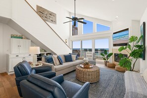 Living area - Dolphin House (New Smyrna Beach)