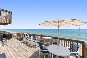Outdoor dining - Dolphin House (New Smyrna Beach)