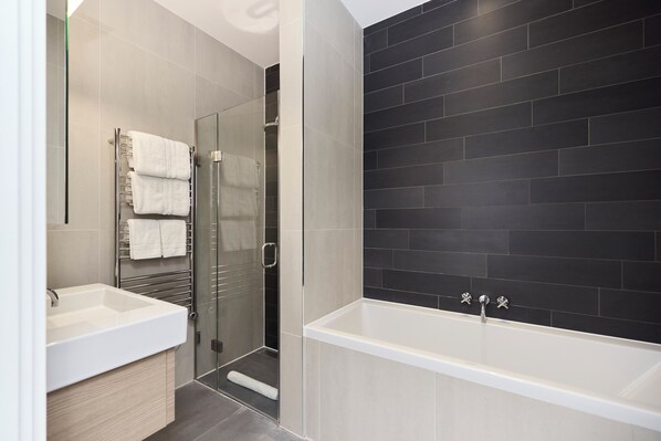 Apartment, Balcony | Bathroom