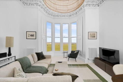 Stay on the 18th - Luxurious St Andrews Apartment