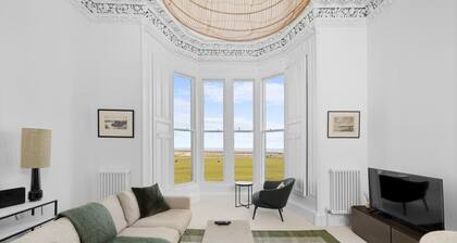 Stay on the 18th - Luxurious St Andrews Apartment