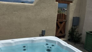 A hot tub with a clear view of the sky and mountains in the background. - Cosmic Cantina - Easy Stays and Great Location! (El Prado)