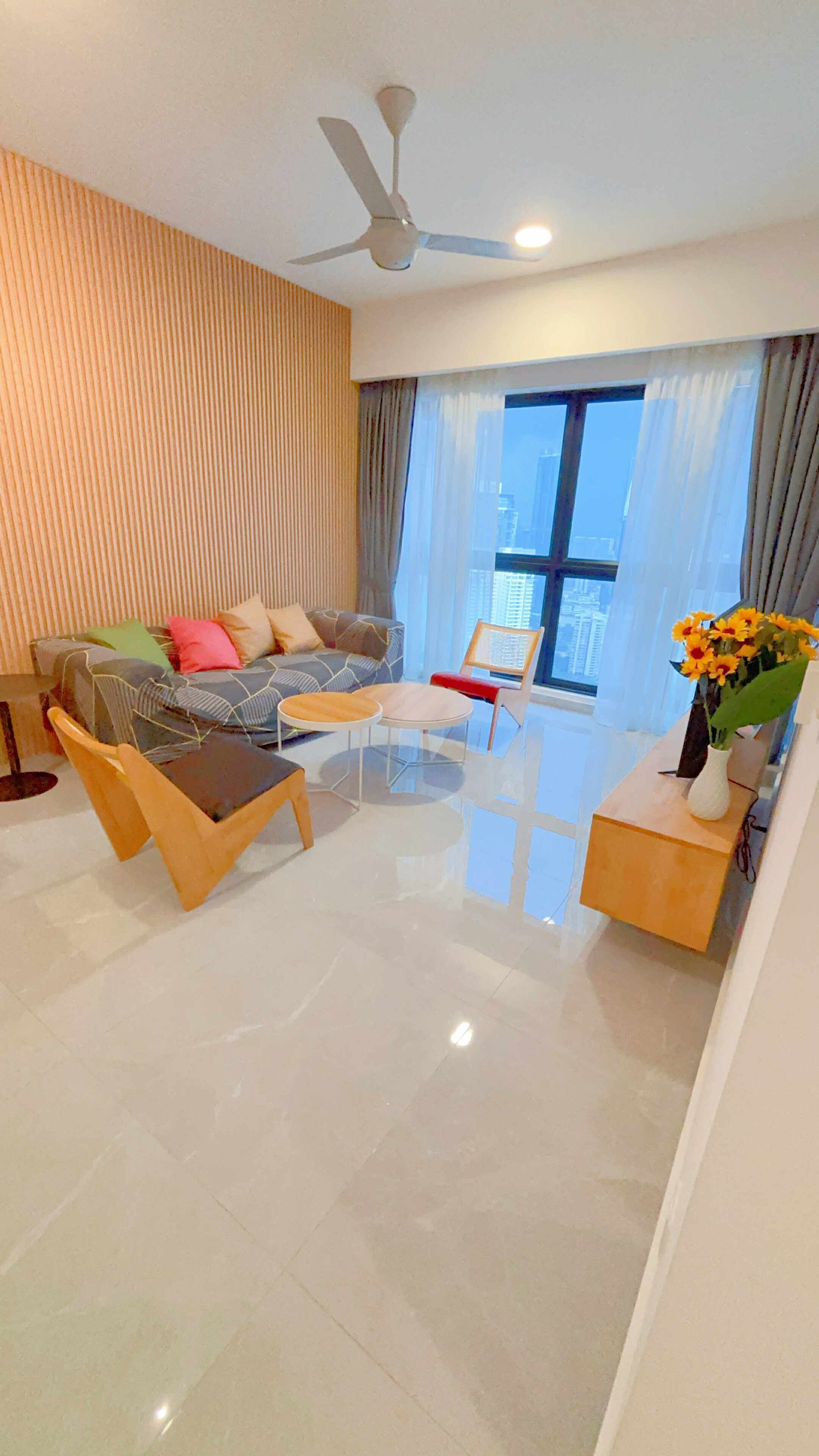 Deluxe Apartment, City View | Living room | 40-inch flat-screen TV with digital channels, Netflix