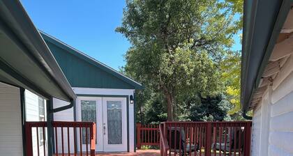 Brilliant 4-bedroom house with AC in Arvada! Family and Pet friendly,